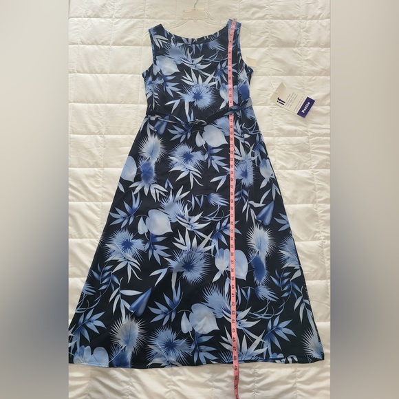 Navy and Light Blue Sleeveless Dress - Picture 9 of 9